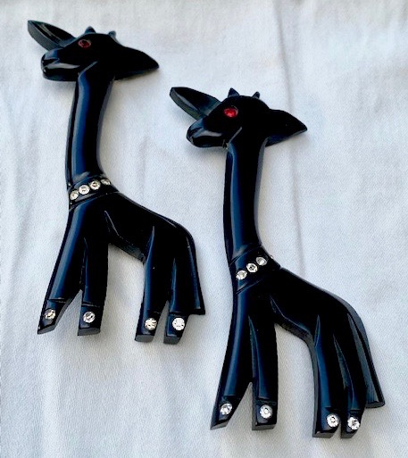 BP266 black bakelite giraffe pin